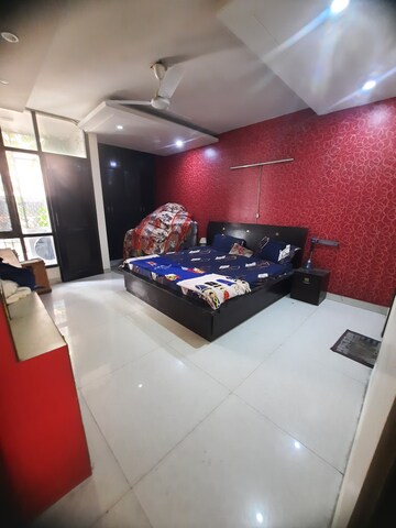 Furnished Amenities in 3 BHK Builder Floor at Malviya Nagar – for Rent