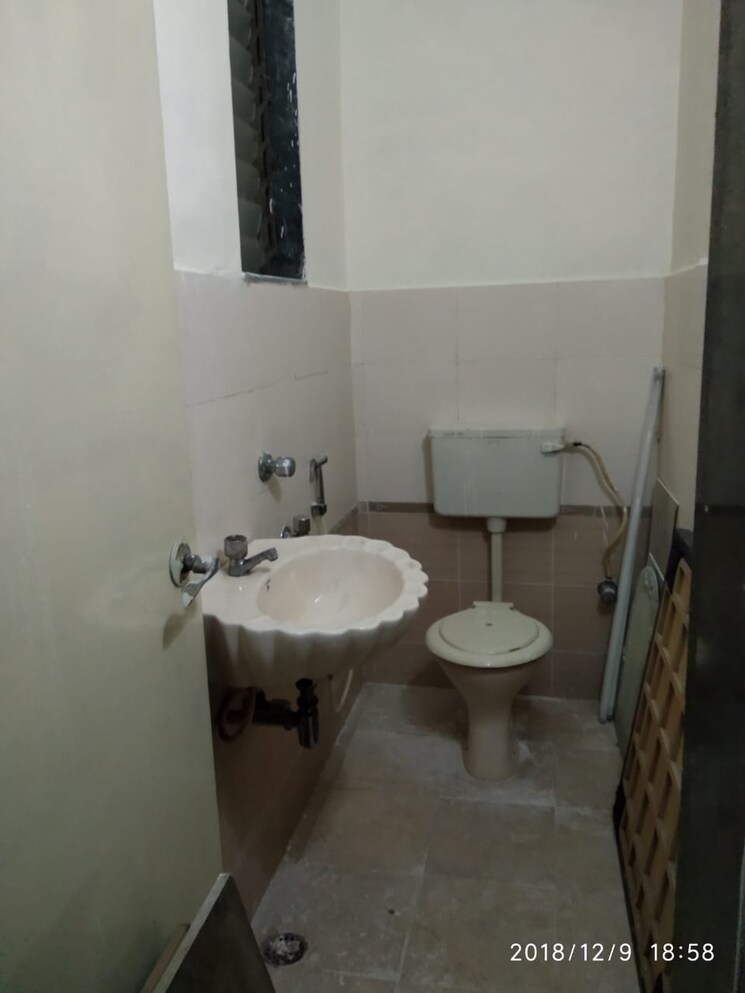 Bathroom, om-niwas-ghatkopar 1 Bedroom 330 Sq.Ft. Apartment In Ghatkopar East Mumbai 8816450