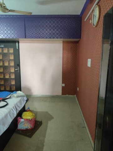 Bedroom in 3 BHK Builder Floor at Mahanagar – for Rent