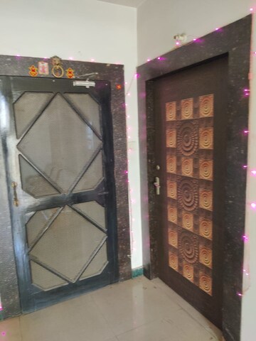 Furnished Amenities in 3 BHK Builder Floor at Mahanagar – for Rent