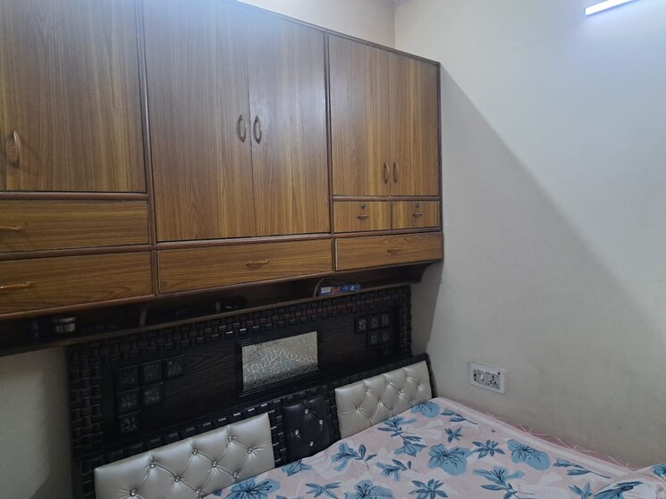 Kitchen, laxmi nagar 2.5 Bedroom 80 Sq.Yd. Builder Floor In Laxmi Nagar Delhi 8816515