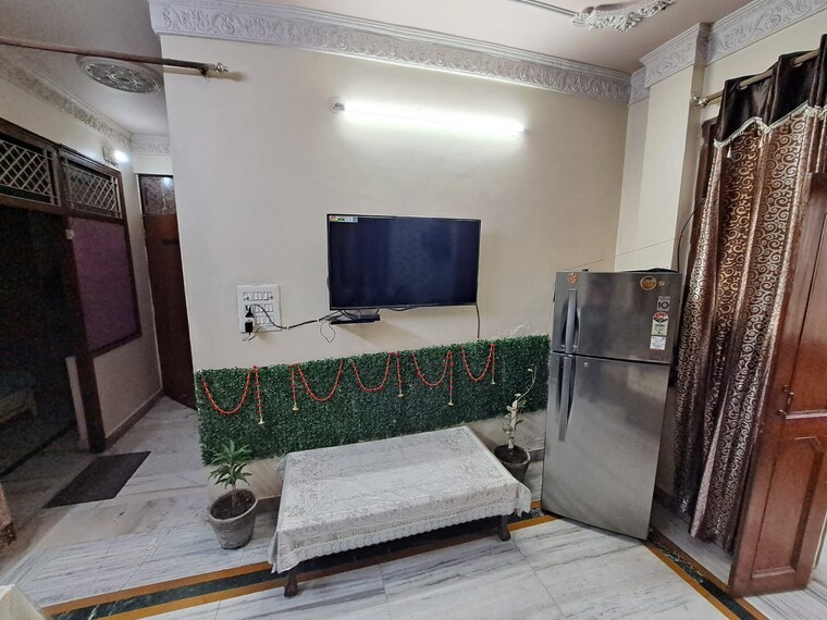 Bedroom, laxmi nagar 2.5 Bedroom 80 Sq.Yd. Builder Floor In Laxmi Nagar Delhi 8816515