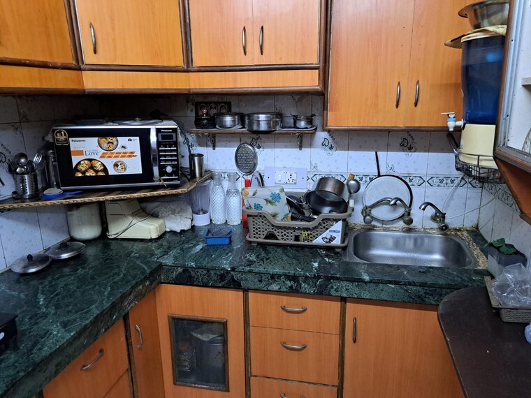 Kitchen, laxmi nagar 2.5 Bedroom 80 Sq.Yd. Builder Floor In Laxmi Nagar Delhi 8816515