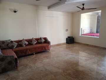 Bedroom in 2 BHK Builder Floor at Sector 57 – for Rent