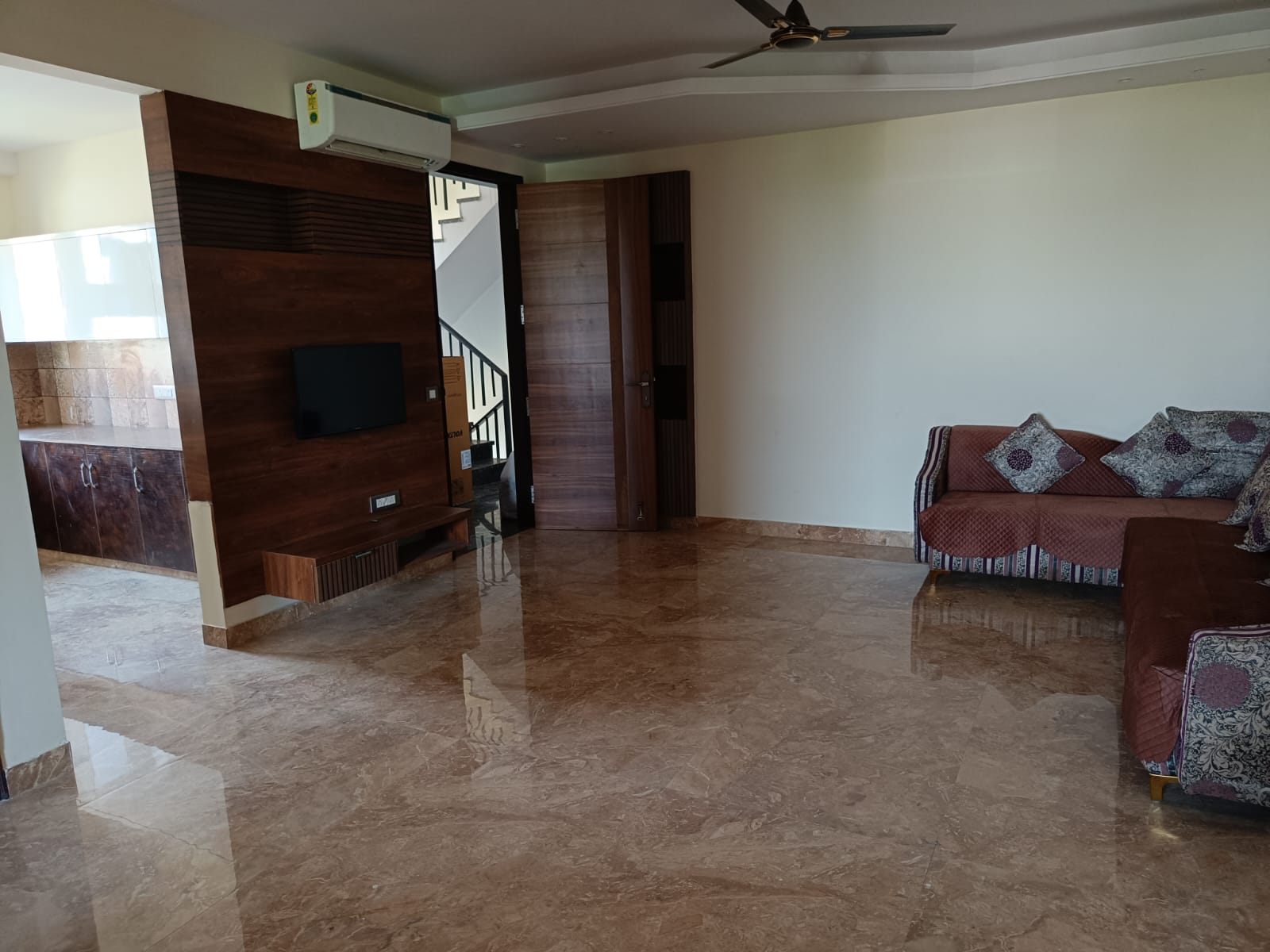 2 BHK Builder Floor For Rent in Sector 57