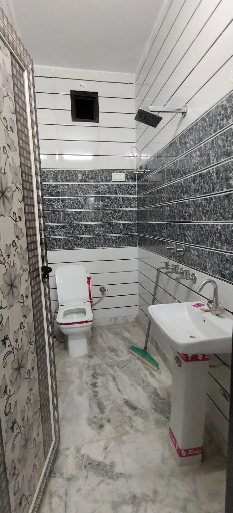 Attached Bathroom, uttam nagar 2 Bedroom 550 Sq.Ft. Builder Floor In Uttam Nagar Delhi 8816563