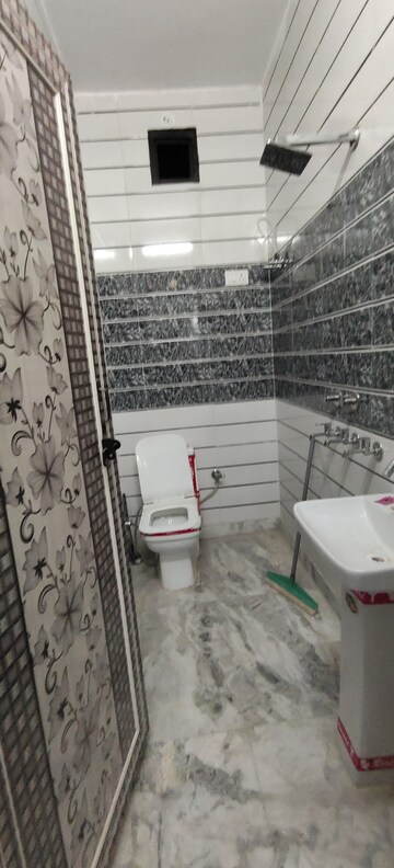 Balcony in 2 BHK Builder Floor at Uttam Nagar – for Rent
