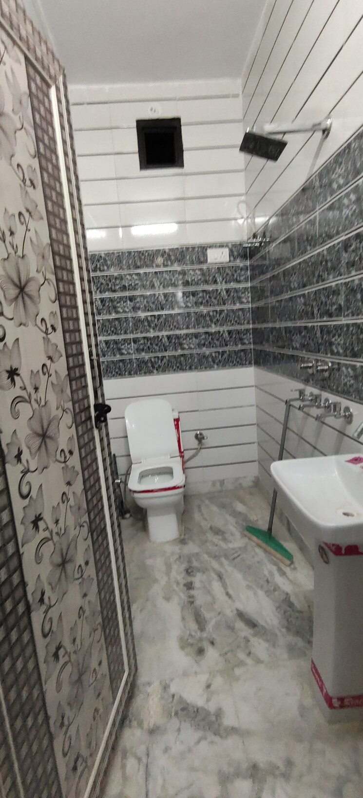 Attached Bathroom, uttam nagar 2 Bedroom 550 Sq.Ft. Builder Floor In Uttam Nagar Delhi 8816563