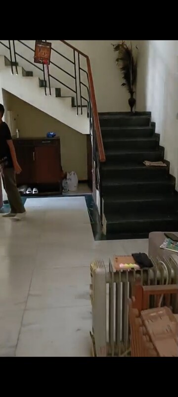 Staircase in 3 BHK Builder Floor at SS Mayfield Gardens, Sector 51 – for Rent