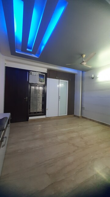Furnished Amenities in 3 BHK Builder Floor at Hari Nagar – for Rent