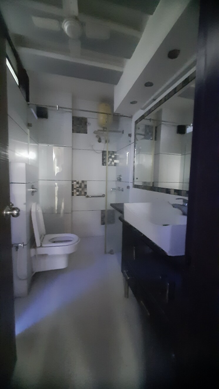 Kitchen, hari nagar 3 Bedroom 200 Sq.Yd. Builder Floor In Hari Nagar Delhi 8816579