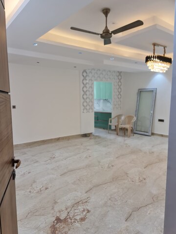 Room in 3 BHK Apartment at Saket – for Sale