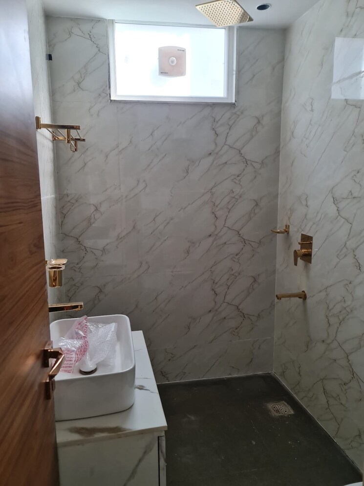 Bathroom, saket 3 Bedroom 1800 Sq.Ft. Apartment In Saket Delhi 8816602