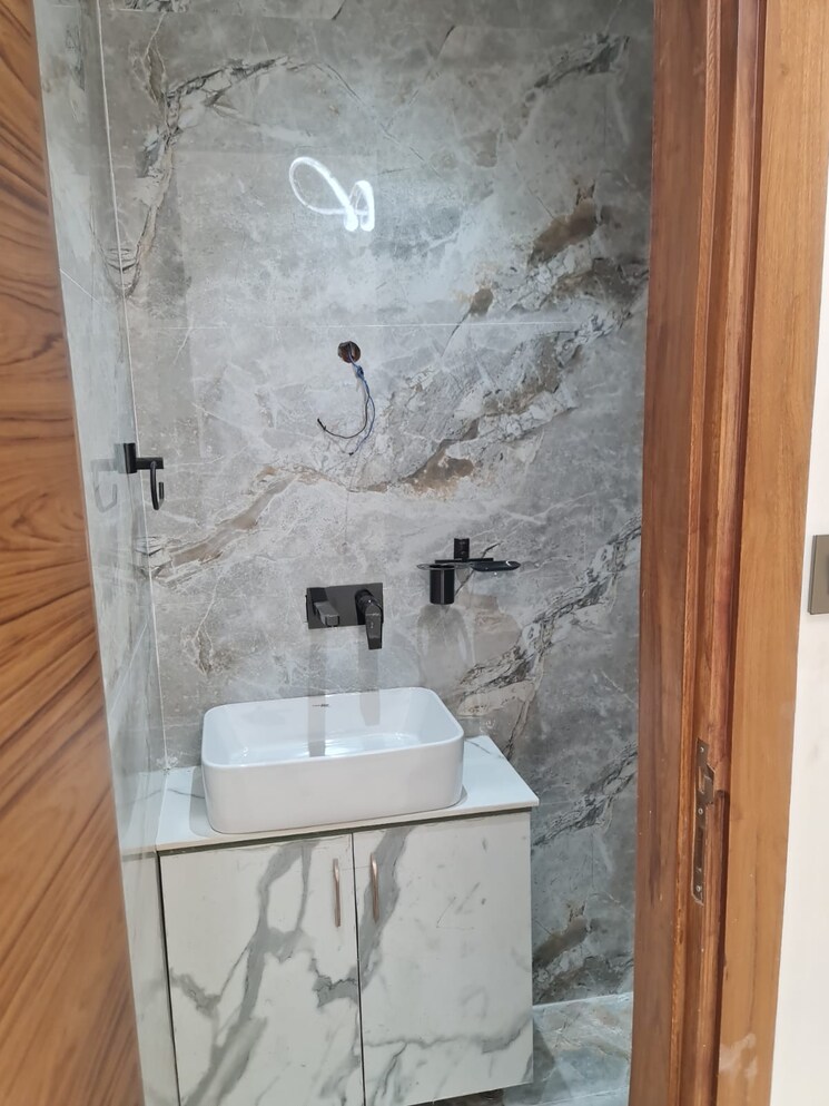 Bathroom, saket 3 Bedroom 1800 Sq.Ft. Apartment In Saket Delhi 8816602