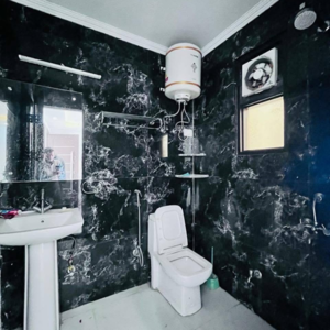 Team Area in 3 BHK Apartment at Juhu – for Sale