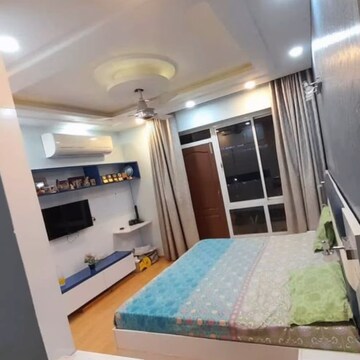 Furnished Amenities in 3 BHK Apartment at Juhu – for Sale