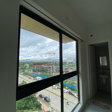 Room in 2 BHK Apartment at Runwal Gardens, Bhadra Nagar – for Rent