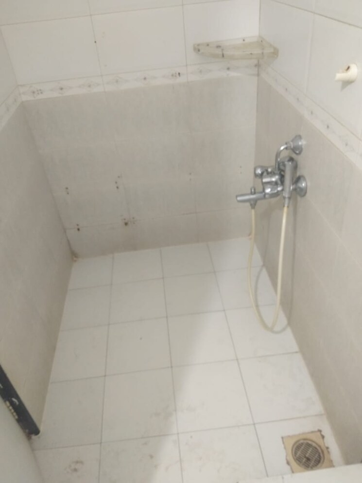 Bathroom, oxford-blues 1 Bedroom 500 Sq.Ft. Apartment In Wanowrie Pune 8816707
