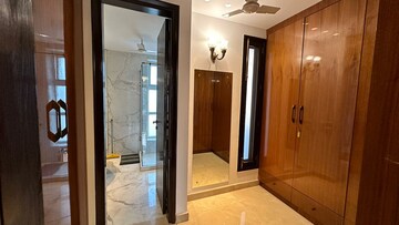 Room in 3 BHK Apartment at Defence Colony – for Rent
