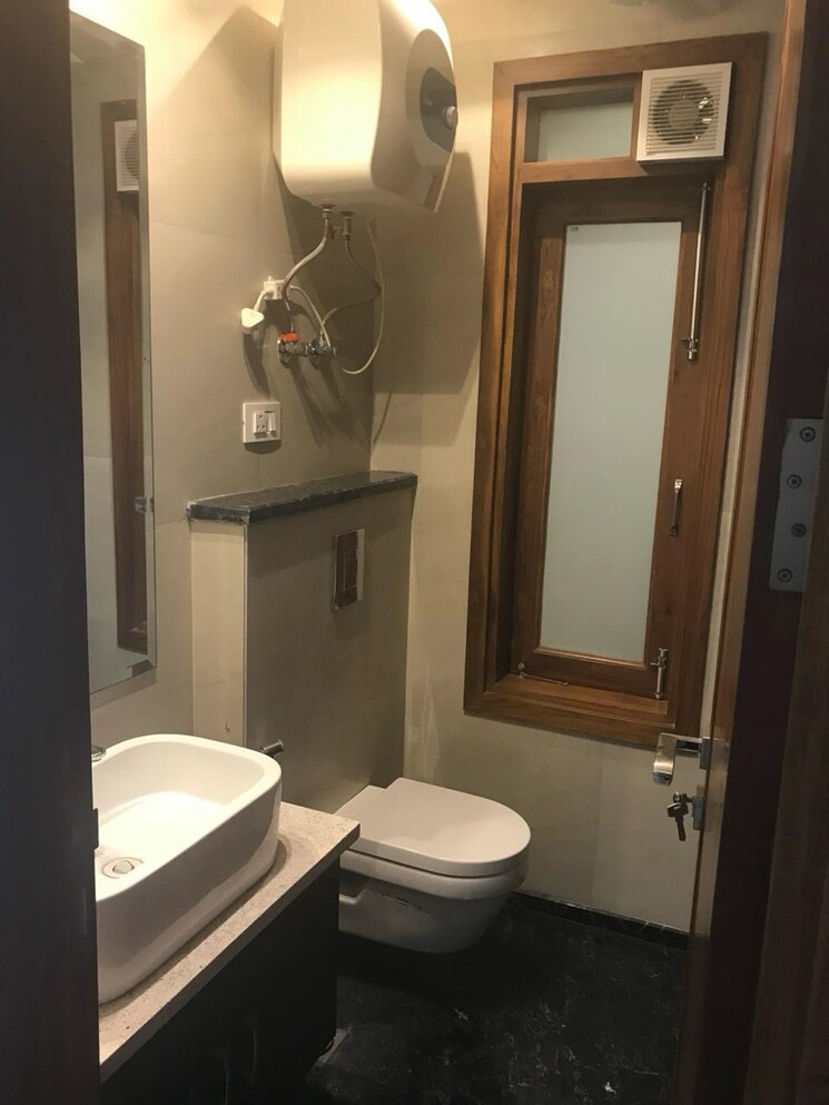 Bathroom, defence colony 3 Bedroom 2100 Sq.Ft. Apartment In Defence Colony Delhi 8816724