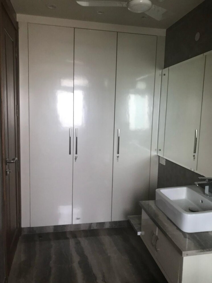 Bathroom, defence colony 3 Bedroom 2100 Sq.Ft. Apartment In Defence Colony Delhi 8816724