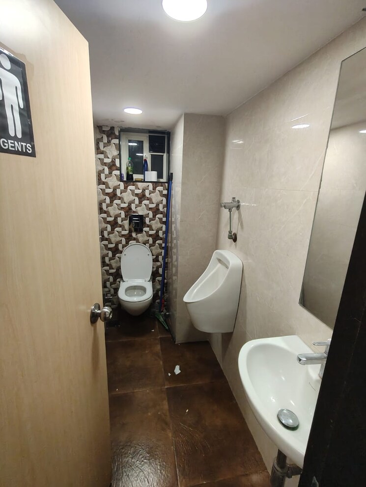 Washroom, 215-atrium Commercial Office Space 1300 Sq.Ft. In Andheri East Mumbai 8816731
