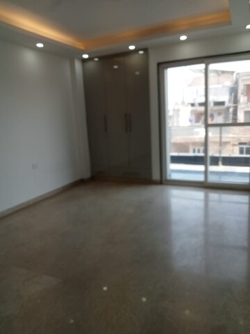 Room in 4 BHK Apartment at Nehru Enclave – for Sale