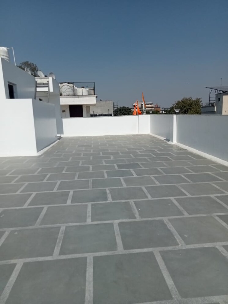 Terrace, nehru enclave 4 Bedroom 2500 Sq.Ft. Apartment In Nehru Enclave Delhi 8816730