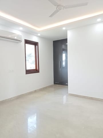 Room in 4 BHK Apartment at Nehru Enclave – for Sale