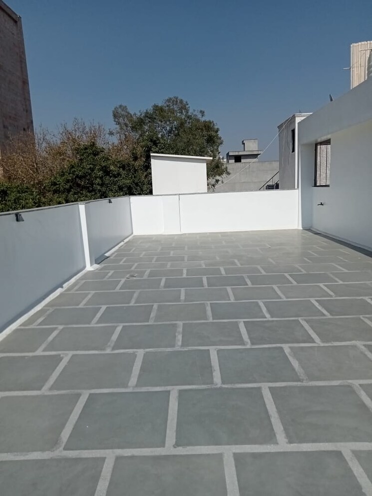 Terrace, nehru enclave 4 Bedroom 2500 Sq.Ft. Apartment In Nehru Enclave Delhi 8816730