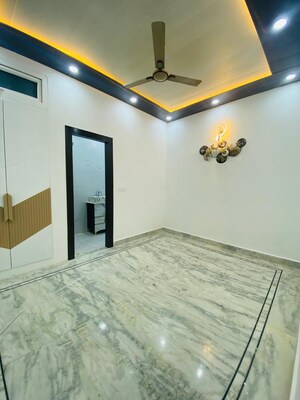 Room in 3 BHK Apartment at Mahagun Mansion I and II, Vaibhav Khand – for Sale