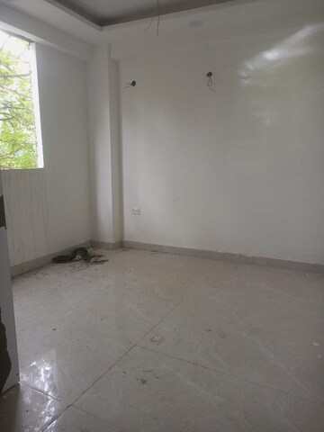 Room in 2.5 BHK Apartment at Palm Height, Bisrakh Jalalpur – for Sale
