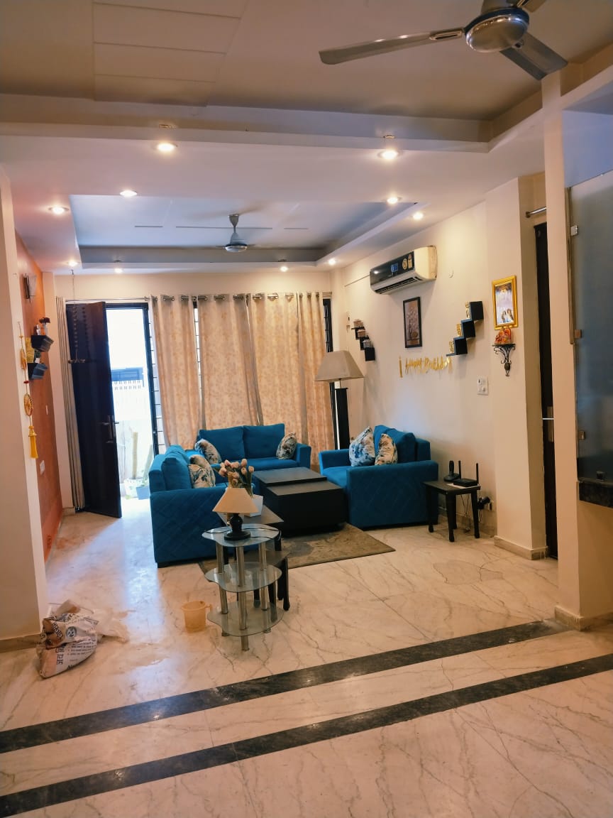 3 BHK + Extra Room 1900 Sq.Ft. Builder Floor in Auram Floor