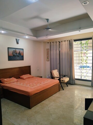 Bedroom in 3 BHK Builder Floor at Auram Floor, South City 2 – for Rent