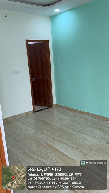 Room in 3 BHK Independent House at Sultanpur Road – for Sale