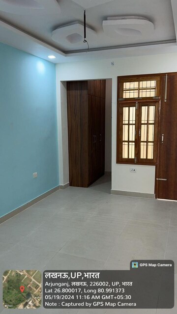 Room in 3 BHK Independent House at Sultanpur Road – for Sale