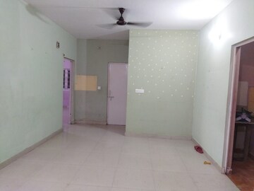 Room in 2 BHK Apartment at Gomti Nagar – for Rent