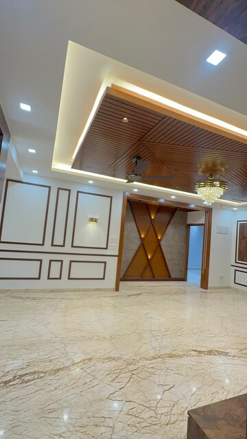 Balcony in 4 BHK Apartment at Benson Apartments, Benson Town – for Rent