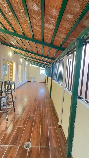 Staircase in 4 BHK Apartment at Benson Apartments, Benson Town – for Rent