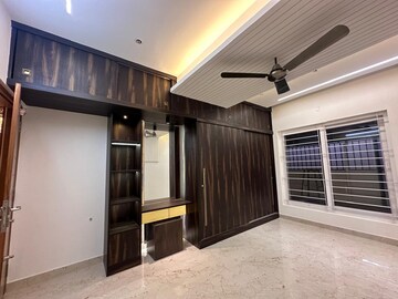 Room in 4 BHK Apartment at Benson Apartments, Benson Town – for Rent