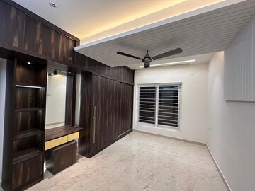 Room in 4 BHK Apartment at Benson Apartments, Benson Town – for Rent