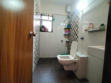 Bathroom in  Pg at Ghatkopar East – for Rent