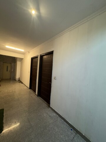 Room in 2 BHK Apartment at Gomti Nagar – for Rent