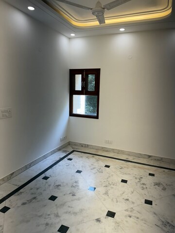 Room in 3 BHK Builder Floor at Alaknanda – for Sale