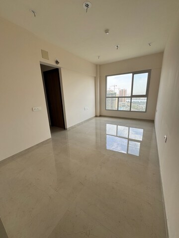 Room in 2 BHK Apartment at Piramal Vaikunth, Balkum Pada – for Rent
