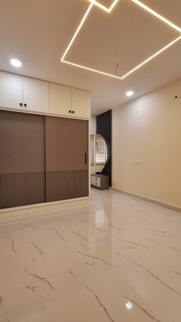 Room in 3 BHK Apartment at Kondapur – for Rent