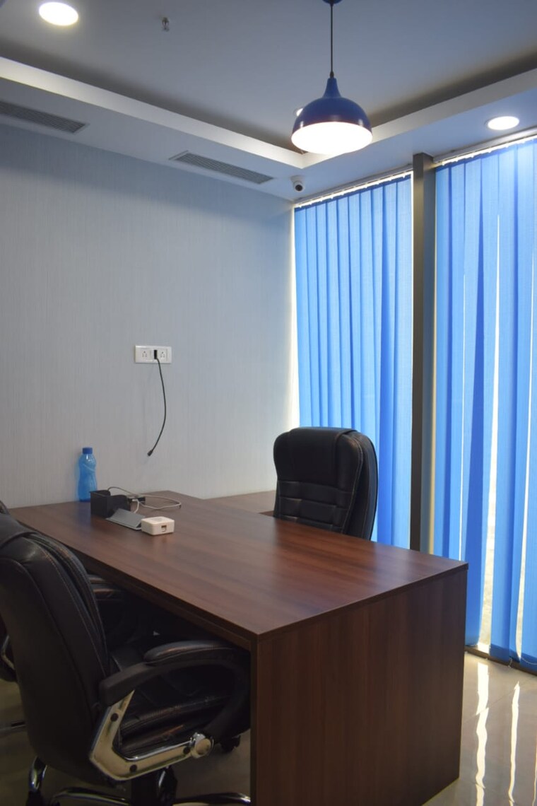 Team Area, galaxy-blue-sapphire-plaza Commercial Shop 158 Sq.Ft. In Sector 4 Greater Noida Greater Noida 8816882