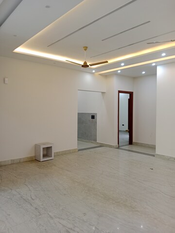 Room in 2.5 BHK Builder Floor at Huda – for Rent