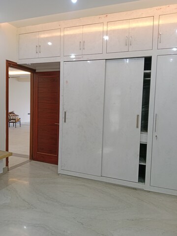 Room in 2.5 BHK Builder Floor at Huda – for Rent