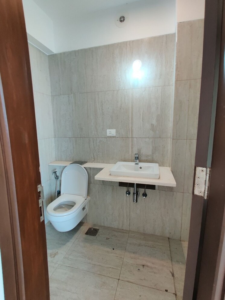 Bathroom, runwal-elegante 3 Bedroom 1350 Sq.Ft. Apartment In Andheri West Mumbai 8816887